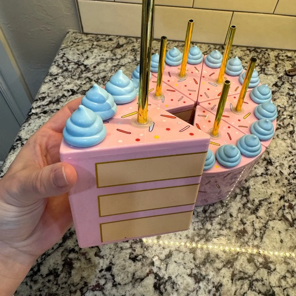 Set of 6 birthday cake cups (plastic) - Picture 3 of 6